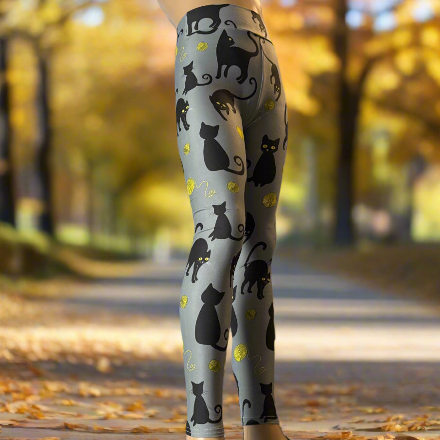 Playful kitten leggings
