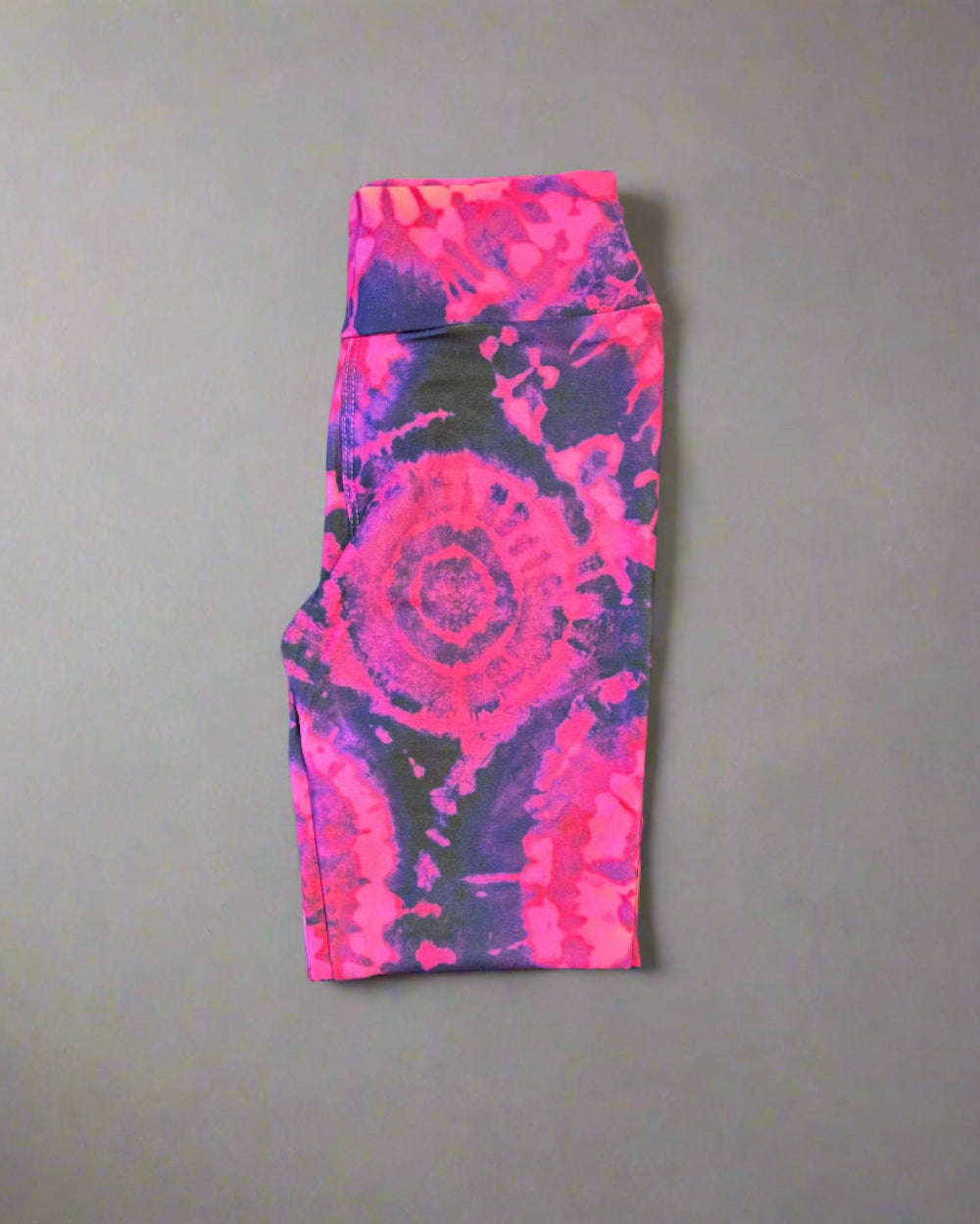The Tie-Dye vibe, choice of pattern and size!