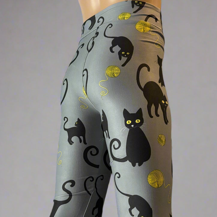 Playful kitten leggings