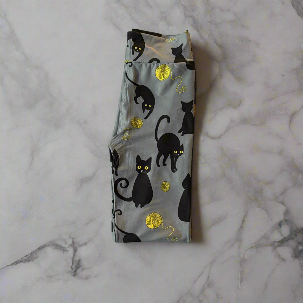 Playful kitten leggings