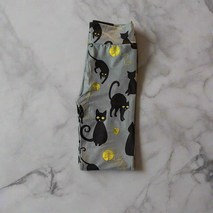 Playful kitten leggings