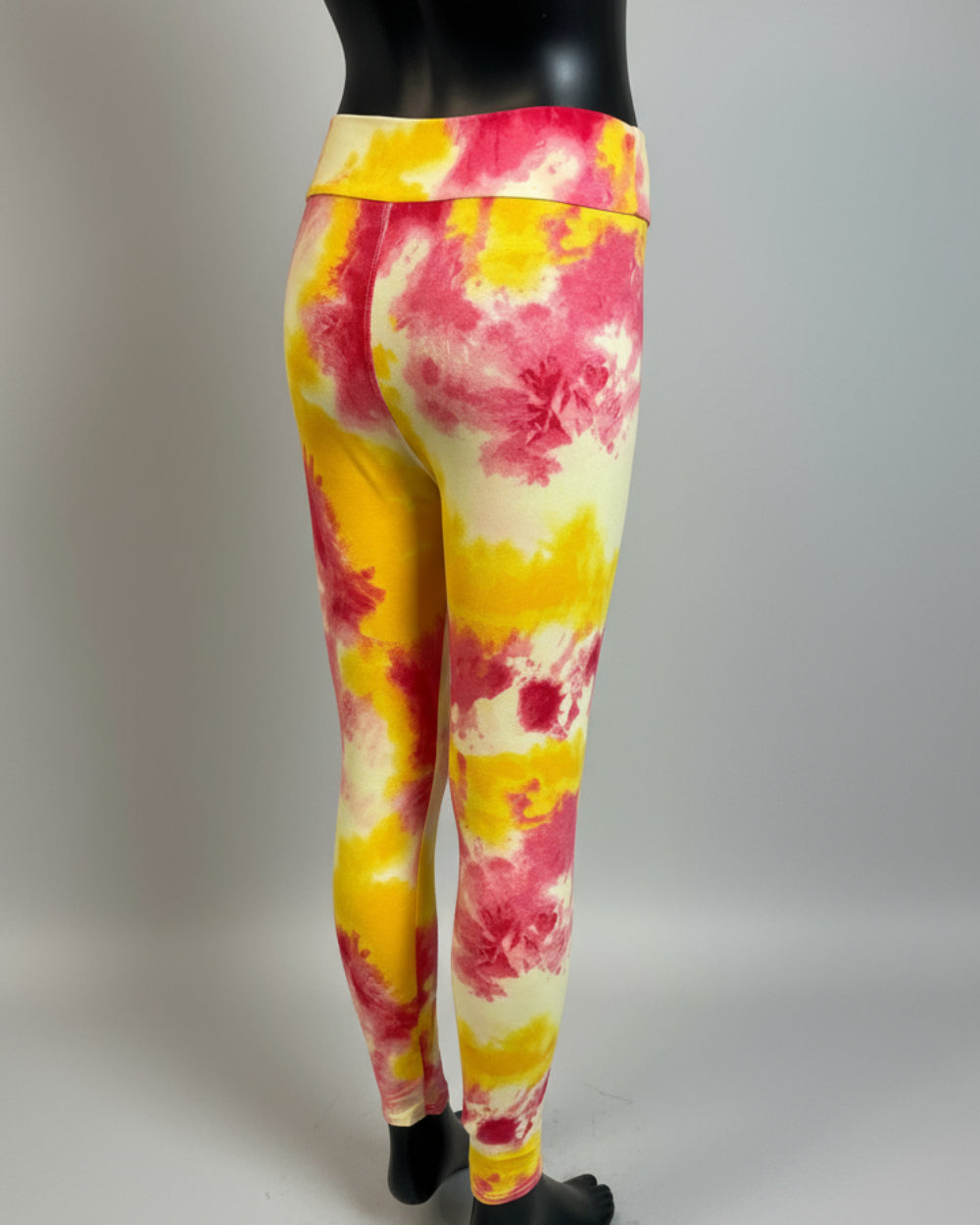 The Tie-Dye vibe, choice of pattern and size!
