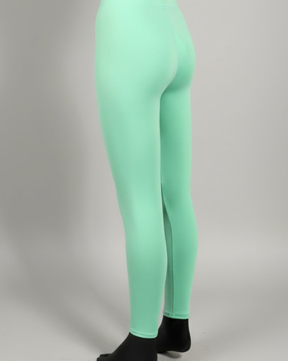 Lightweight stretch leggings in a variety of vibrant colours!