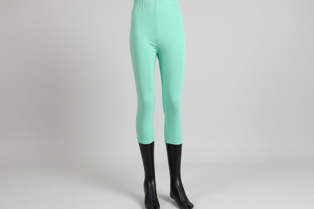 Lightweight solid colour Capri leggings, choice of colours and sizes!