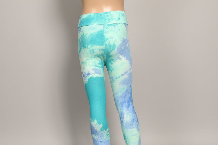 The Tie-Dye vibe, choice of pattern and size!